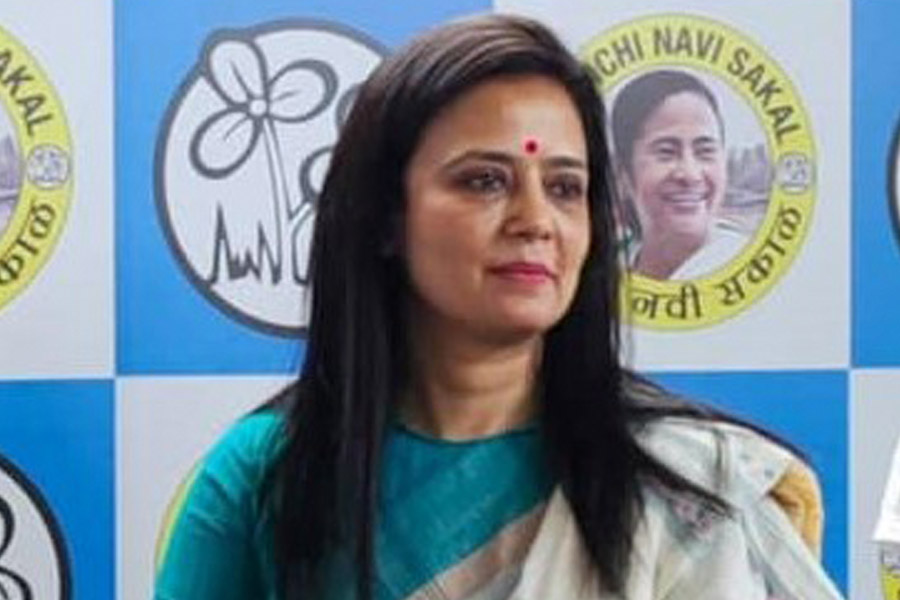 BJP West Bengal Complains To EC About TMC's Mahua Moitra Citing Debunked  Photo