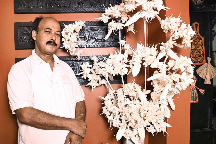 Sunil Halder poses with a bouquet of shola flowers. He started working with Palchoudhuri a few years back and aims to reinvent the art of shola. Currently, he is working on making a floral chador with shola for a client in Portugal and a central government project in Delhi. A relativelyshy person, Sunil says, “My family has been into shola art, so we have been practising this craft for generations, but what I have been doing for the last two-three years after meeting didi is very different. From traditional designs, I have moved to more contemporary and modern designs.”