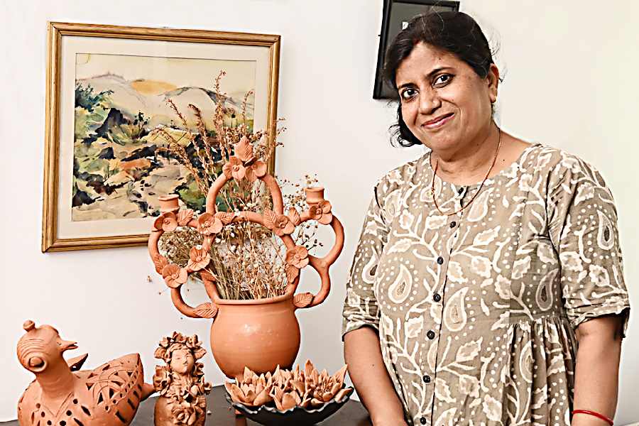 Dolon Kundu poses with her terracotta artwork. Kundu, who also leads 600 women in Burdwan, has travelled the world with Palchoudhuri and worked on several terracotta projects. “I have been making terracotta products from a very early age. And, my life changed when I met didi. She has not only taught me to be independent and more confident but also exposed me to new cultures and places that has only enriched my craft. Every project that I did with didi is special for me, whether it was in Mexico or in Mumbai,” she smiles.