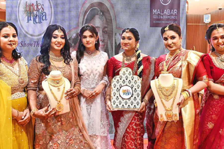 Six customers dressed in various traditional and contemporary bridal attires, accessorised with jewellery from Malabar Gold & Diamonds’ ‘Brides of India’ collection, showcased different bridal looks and trends.