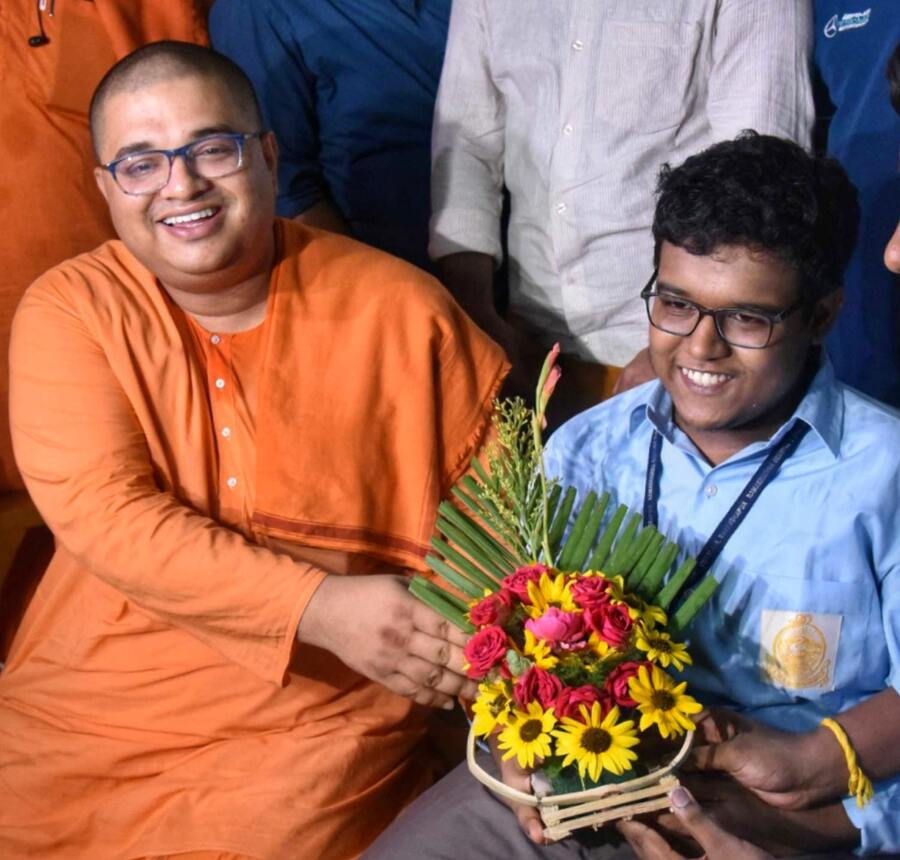 The West Bengal Council of Higher Secondary Education (WBCHSE) announced the results of class 12 state board examinations on Wednesday. Subhranshu Sardar, student of Narendrapur Ramakrishna Mission Vidyalaya in South 24 Parganas, topped. He scored 496 out of 500  