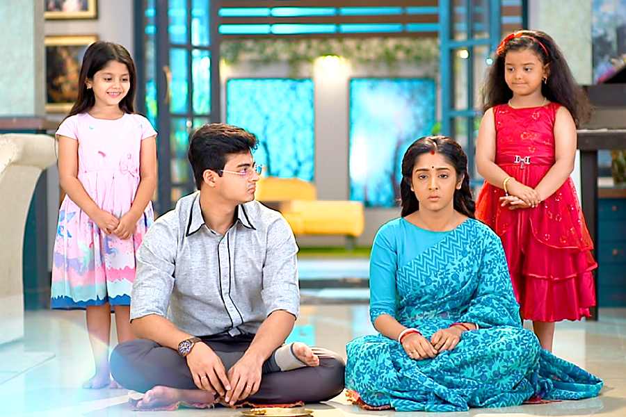 Bengali Serials | Anurager Chowa and Horogouri Pice Hotel to air seven days  a week - Telegraph India