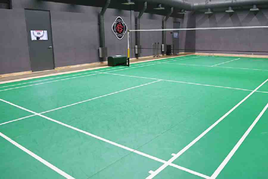 The club has just been equipped with a world-class air-conditioned badminton court