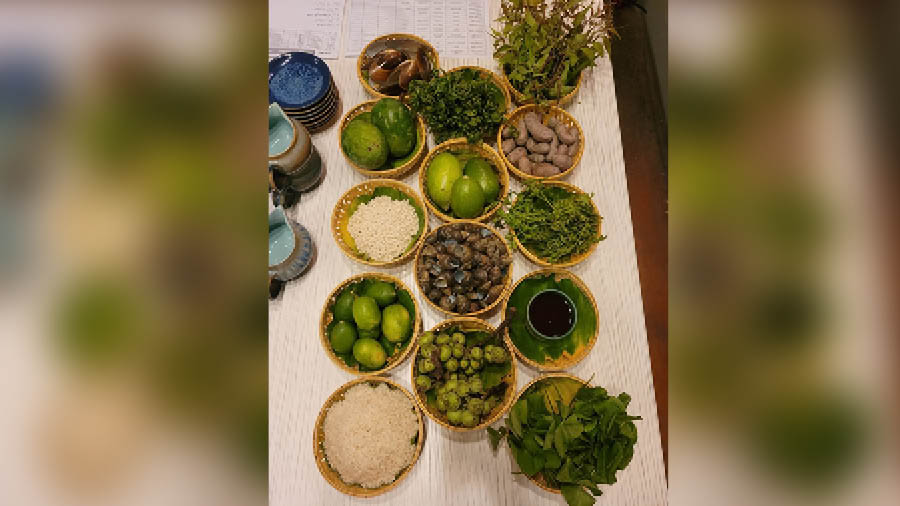 A table with all the produce used in the menu greeted guests as they walked in