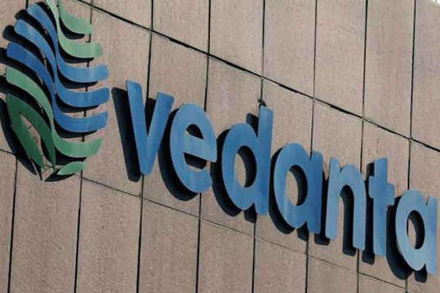 S&P cuts outlook on Vedanta Resources on funding risks | Reuters