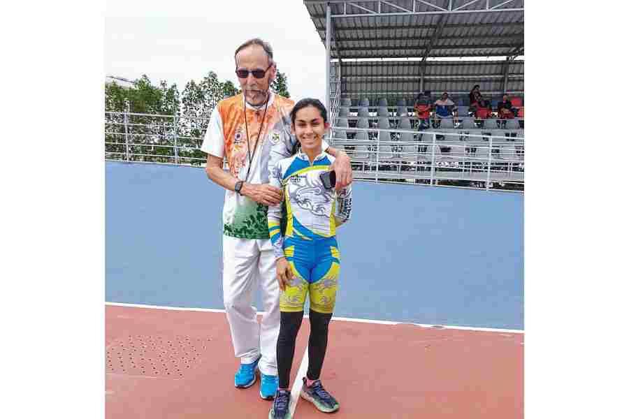 Ridhi Bahety with Team India’s Italian skating coach Giulio Ravasi at Mohali 