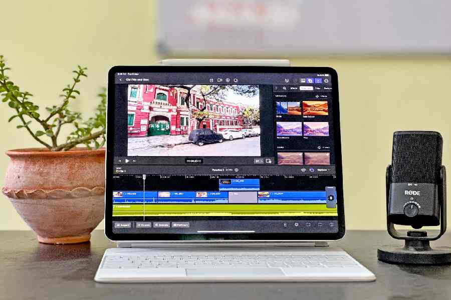 Final Cut Pro is compatible with M1 chip iPad models or later. It requires iPadOS 16.4.  