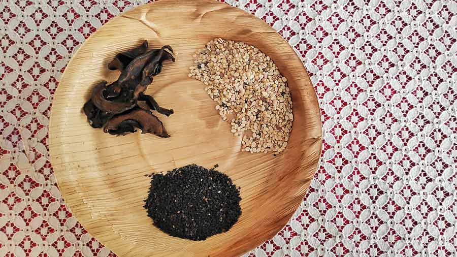 Black sesame seeds (bottom); Thekera (L); Beulir daal (R)