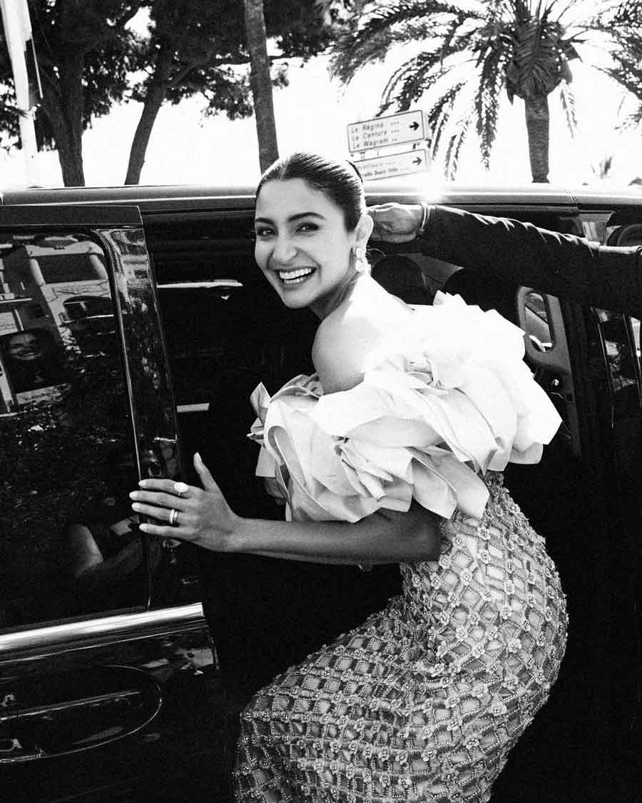 Anushka was all smiles while heading out to walk the red carpet of the prestigious event. 