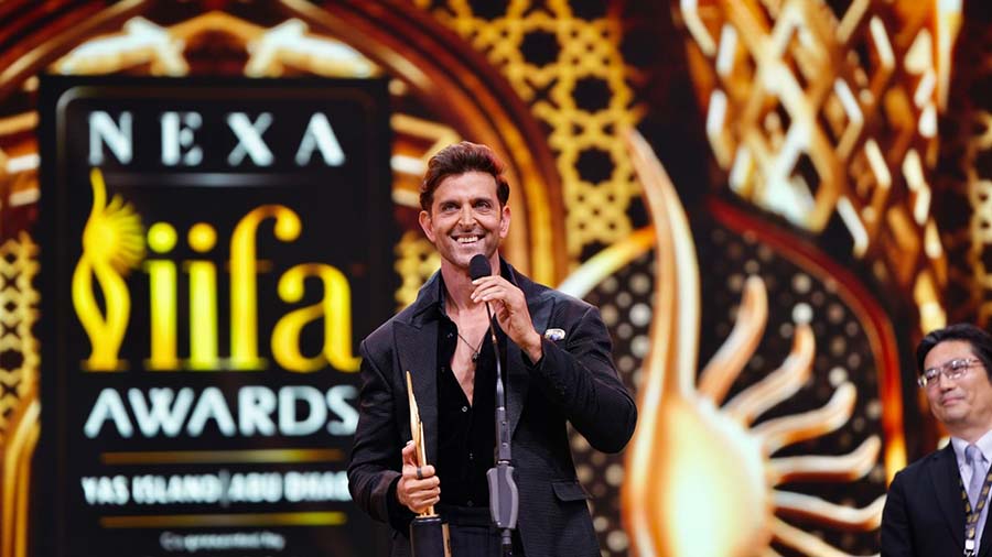 Hrithik Roshan received the award for Best Actor in a Leading Role (Male) for his outstanding performance in Vikram Vedha. 