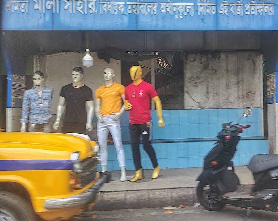 In an utter display of misuse of government property meant for the masses, traders use a bus shelter at Belgachia to store mannequins  