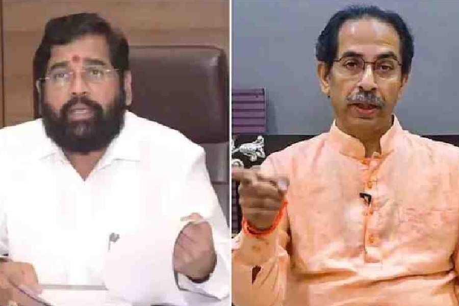 22 MLAs and 9 MPs from Eknath Shinde-led Shiv Sena feeling suffocated, could quit party, claims rival Shiv Sena (UBT) - Telegraph India