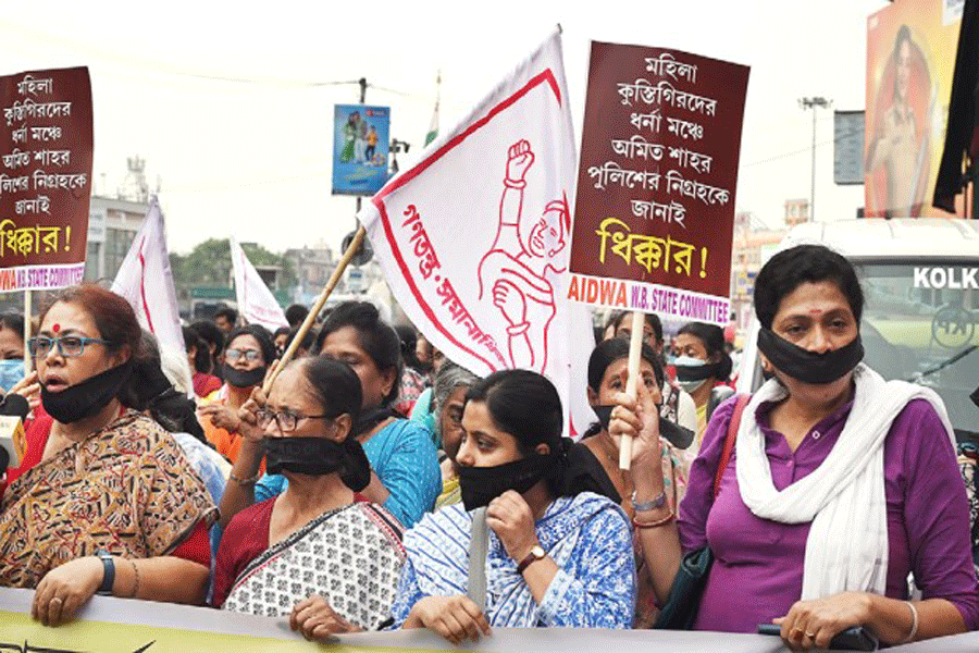 Mamata Banerjee | Spoke to wrestlers protesting in Delhi, stand by them ...