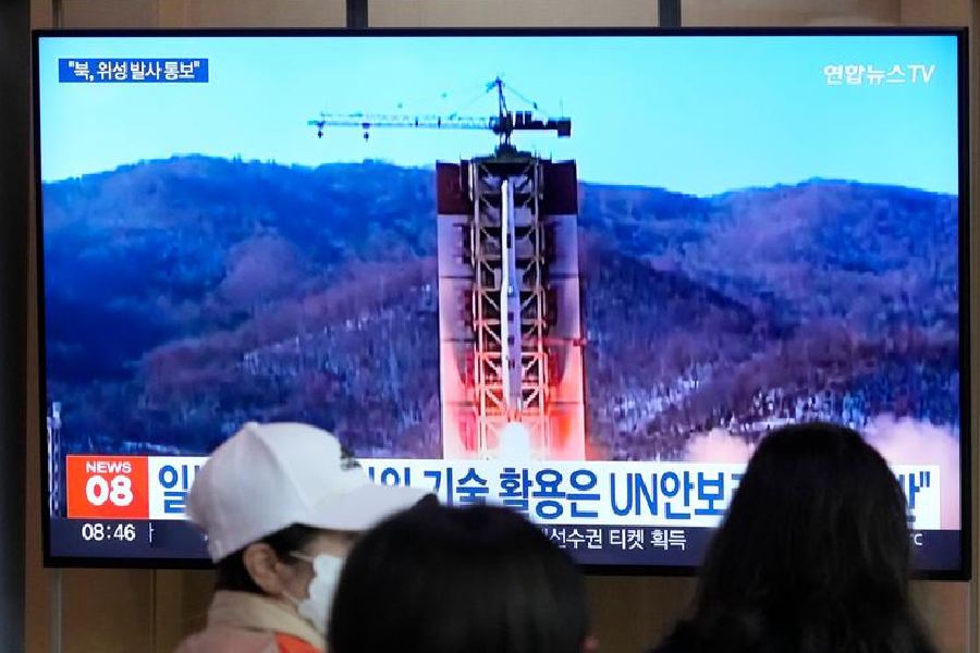 Spy Satellite | North Korea Space Launch Fails After Rocket Crashes ...