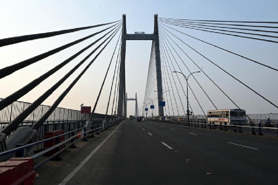 The cable-stayed Vidyasagar Setu on the Hooghly, the longest such structure in India