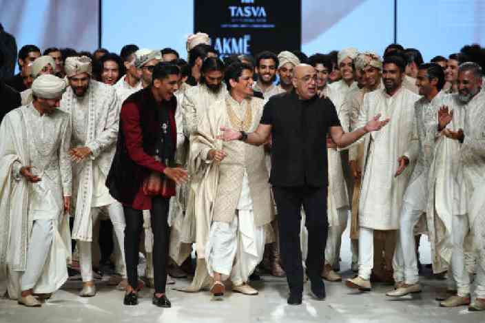 The entire cast including showstopper Vijay Varma shook a leg towards the end. Tarun Tahiliani joined in on the fun too. "He wants us to be individuals, original and authentic. And, when somebody lets you have that kind of freedom, I just have so much more respect for him," Vijay told t2 about Tarun.