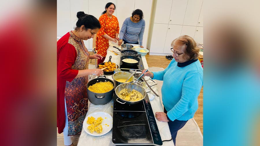 The members cook and arrange for the ‘bhog’ by themselves