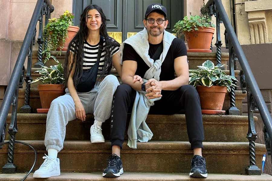 Hrithik Roshan | Hrithik Roshan pens heartfelt note on girlfriend Saba ...