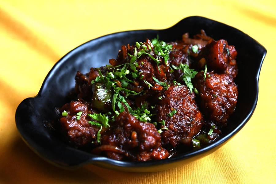 Calcutta-Style Chilli Chicken has the taste of authentic Tangra Chinese food. Rs 280