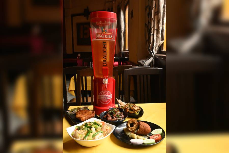 Pair the classic delights with draught beer while you enjoy the oldworld charm of the place. 