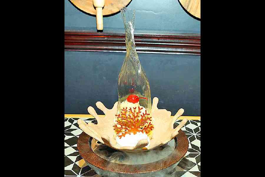 Daulat ki Taj: A signature dessert, this exotic indulgence comprises a wholesome mihidana cheesecake. We thoroughly loved the presentation
