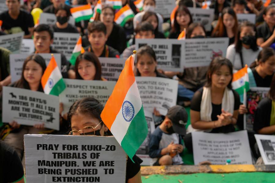 Manipur unrest | Kuki-Zo tribal groups stage sit-in protest at Jantar ...