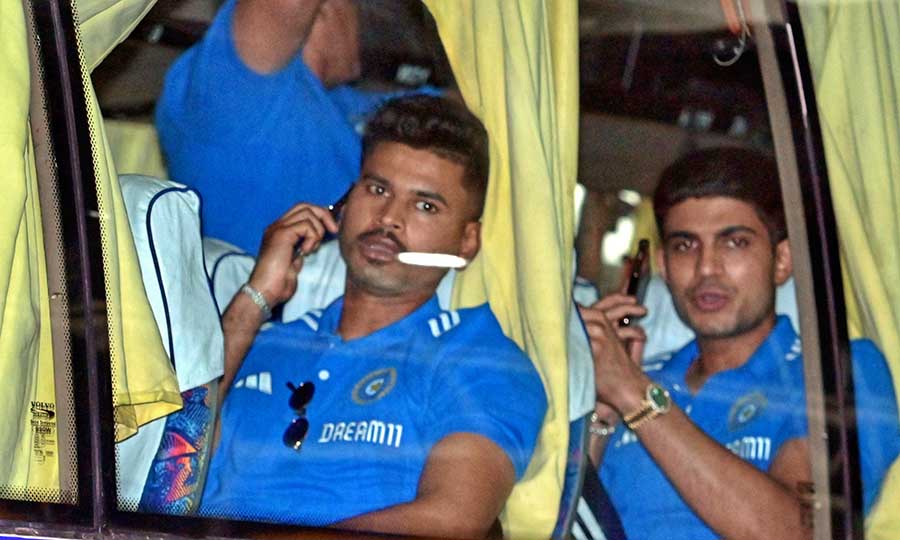 Shreyas Iyer and Shubhman Gill, star performers of the match against Sri Lanka at Wankhede, aboard the team bus. The Eden crowd is waiting to see a replay