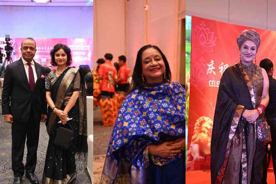 (l-r) Entrepreneur Nandlal Kanodia was present with his wife, Nayantara Palchoudhuri, Danseuse Alokananda Roy