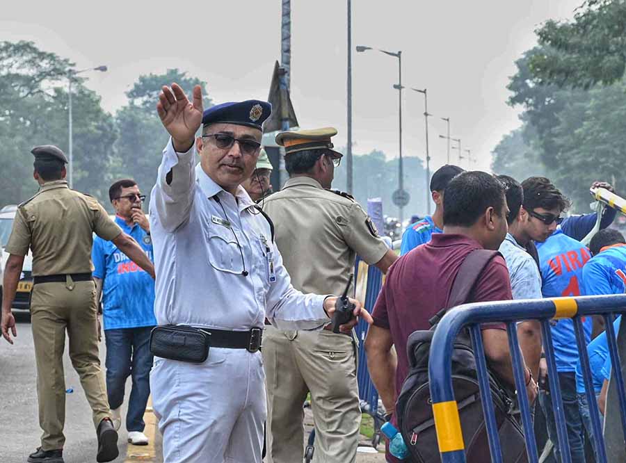 With thousands of people coming to see the match, Kolkata Police and Kolkata Traffic Police deployed personnel to manage the crowd and traffic around Eden 