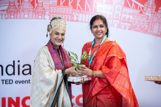 Ms Alokananda Roy, Indian classical dancer, choreographer, trainer, dance educationist, therapist and social reformer being felicitated by Prof Manoshi Roychowdhury, Chairperson, Techno India University.