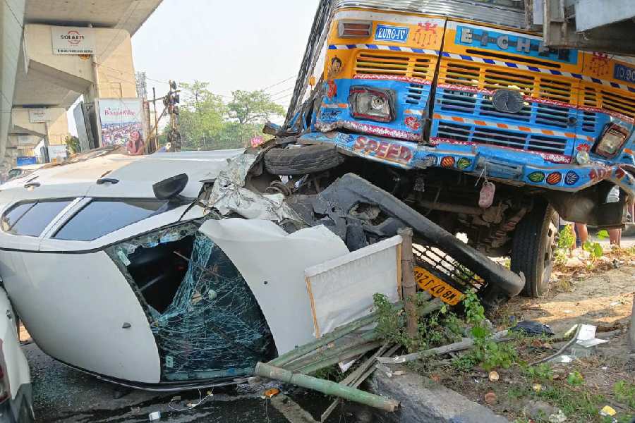 22 hurt as racing buses crash into cars, pillar, cow