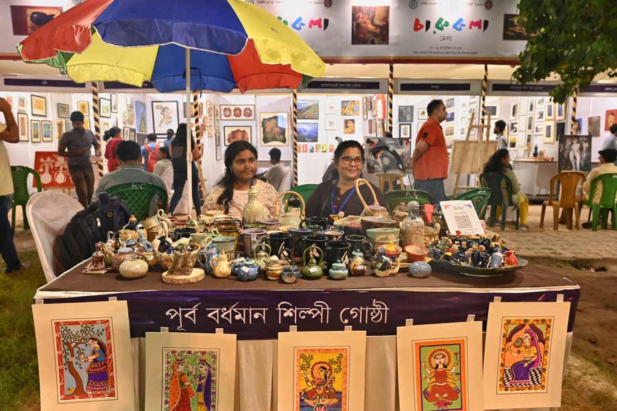   Some have exhibited their stalls in open fields too. Pencil sketches, water colours, Madhubani paintings and different forms of paintings by artist groups are also on display. Exhibits made of ceramic are eye-catching. One such stall is from Purba Bardhaman where you can get different ceramic items like tea cups, coffee mugs, small flower vases. All are handmade and prices start from Rs 200