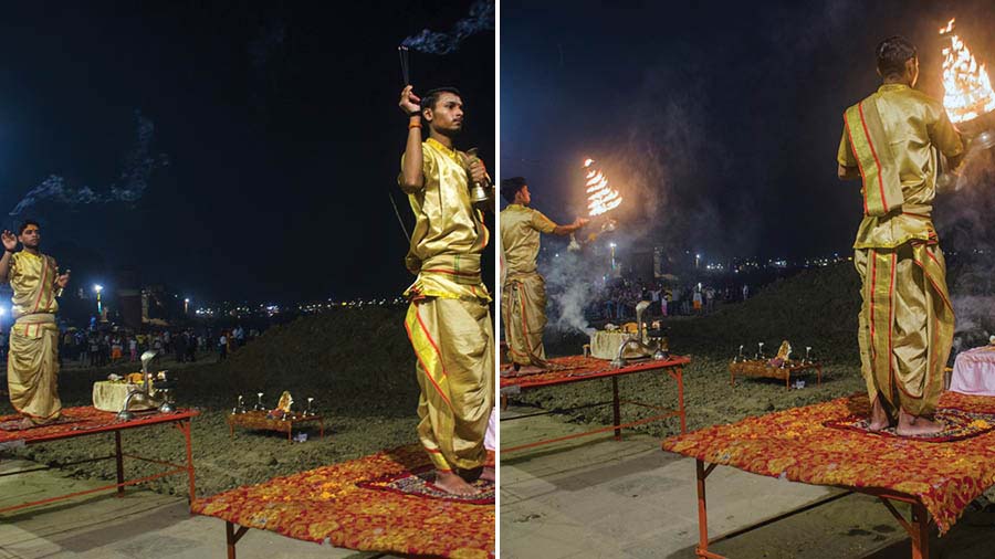Evening 'aarti' at Assi Ghat 