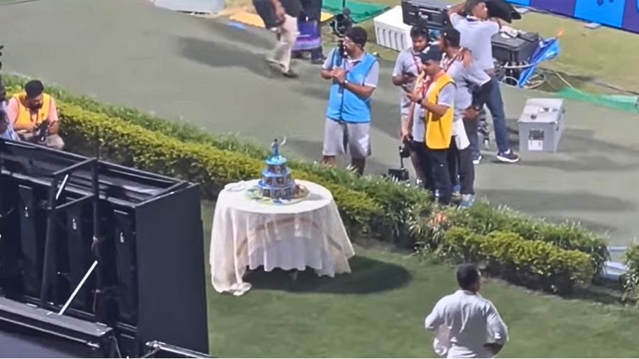 The cake at the Eden Gardens