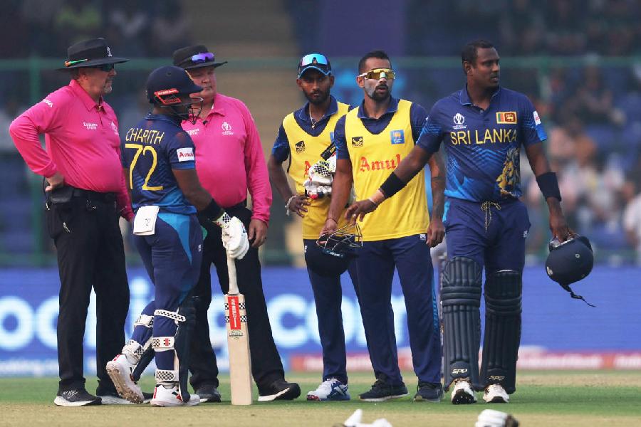 Sri Lankan Cricketer Angelo Mathews Demands "Justice" from ICC After Controversial Dismissal