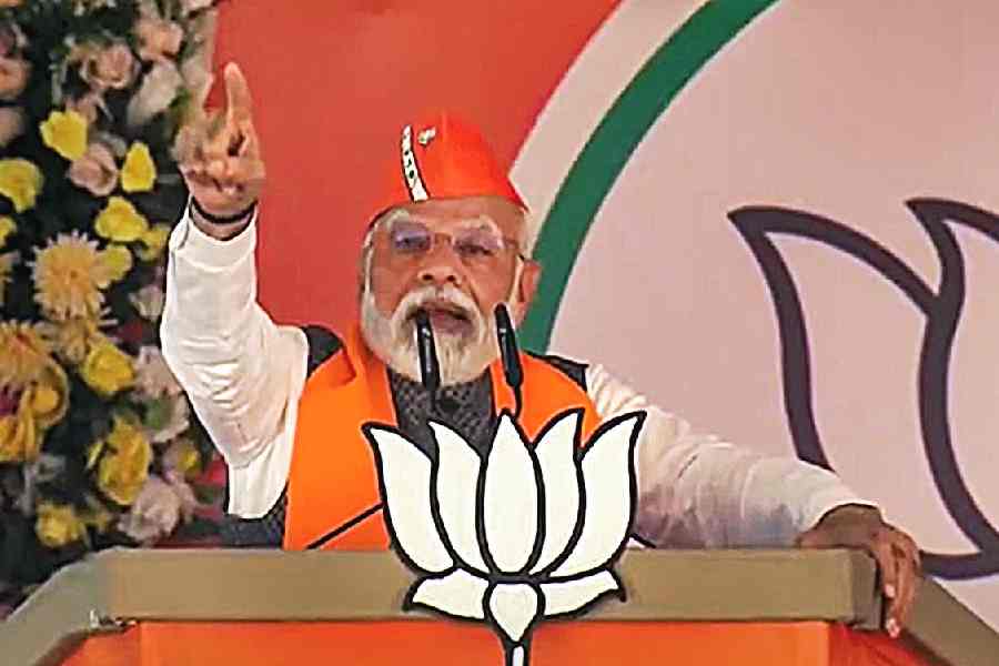 Narendra Modi: Narendra Modi accuses Congress of election scam