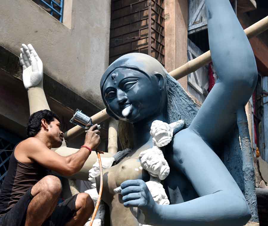 A 20ft Kali idol in the making at Kumartuli   