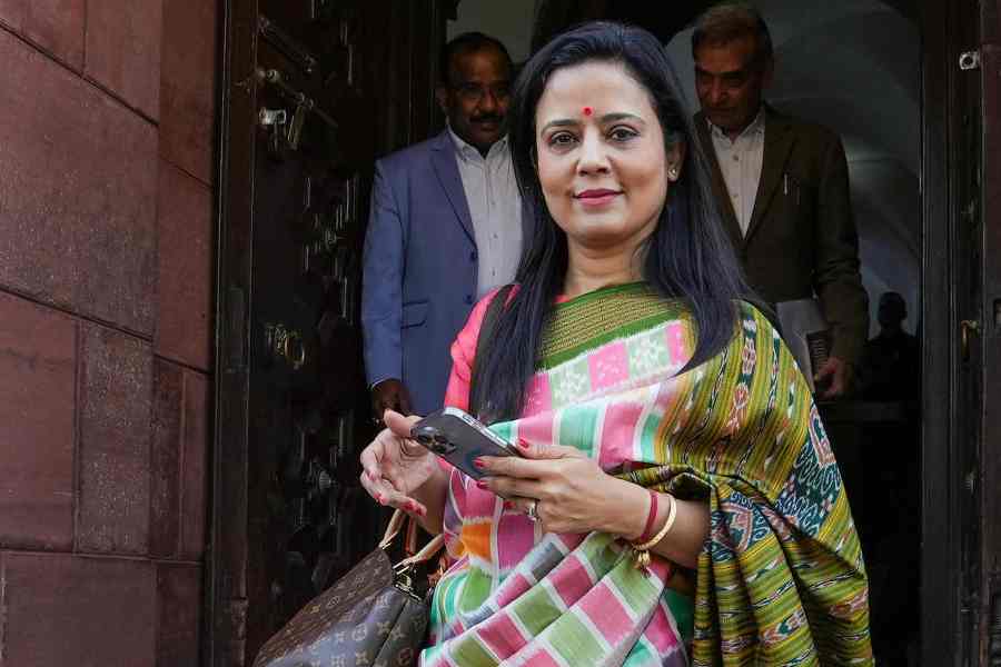 Mahua Moitra Recommended for Expulsion by Lok Sabha Ethics Committee