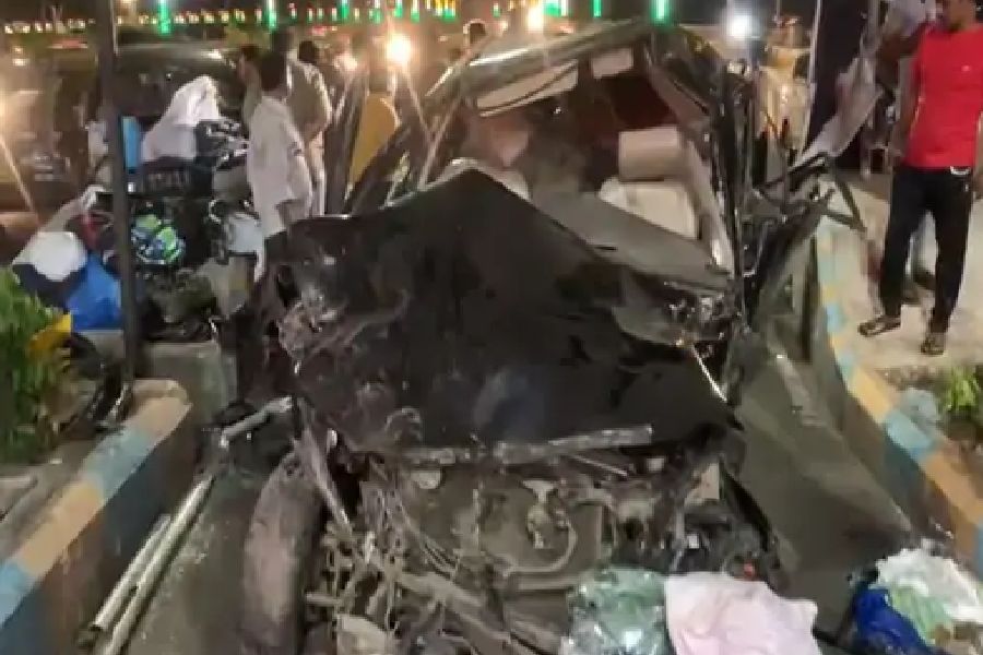 Speeding Toyota Innova Kills 3, Injures 6 on Bandra-Worli Sea Link