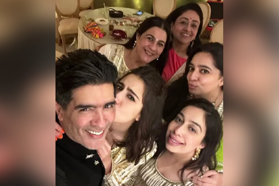 Manish Malhotra, Sara Ali Khan and Amrita Singh with party guests.