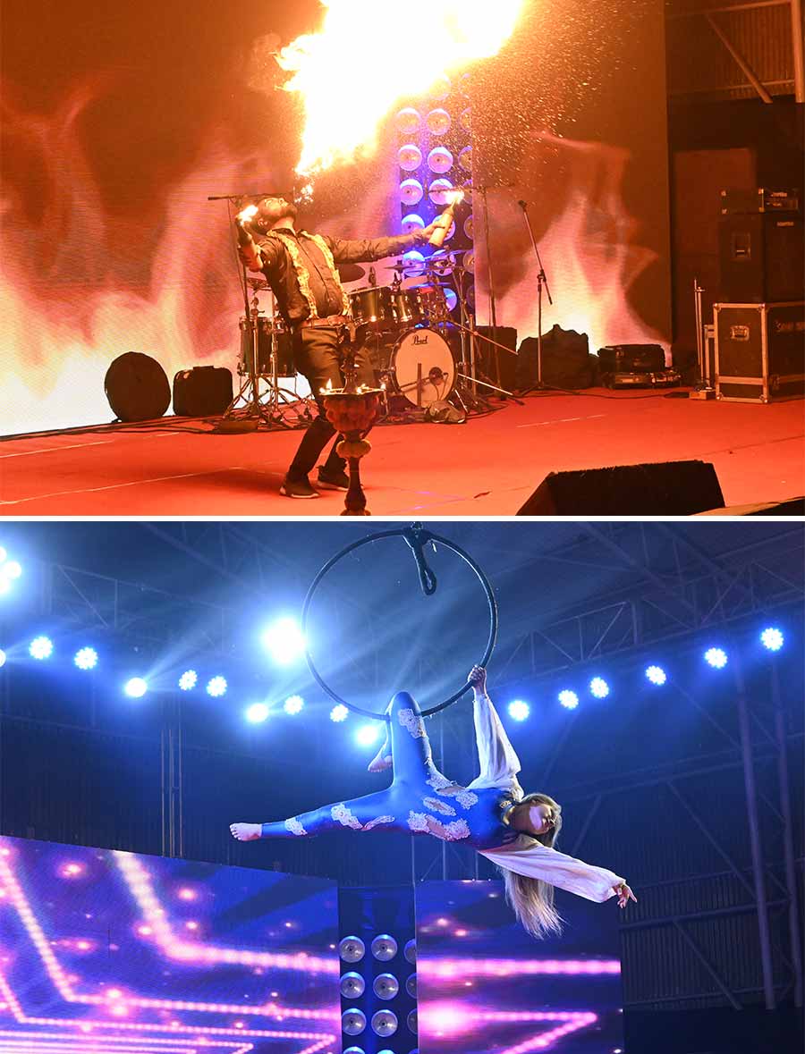 Performing artistes were also invited to the programme. Juggler Rahul Mondal and trapeze artiste Maria also enthralled the audience with electrifying performances. Juggler Rahul Mondal’s tricks with fire garnered lots of compliments