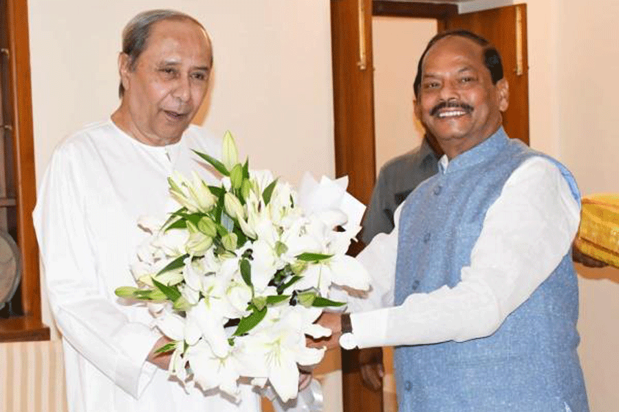 Odisha Governor's Visit to Chief Minister's Residence Sparks Controversy
