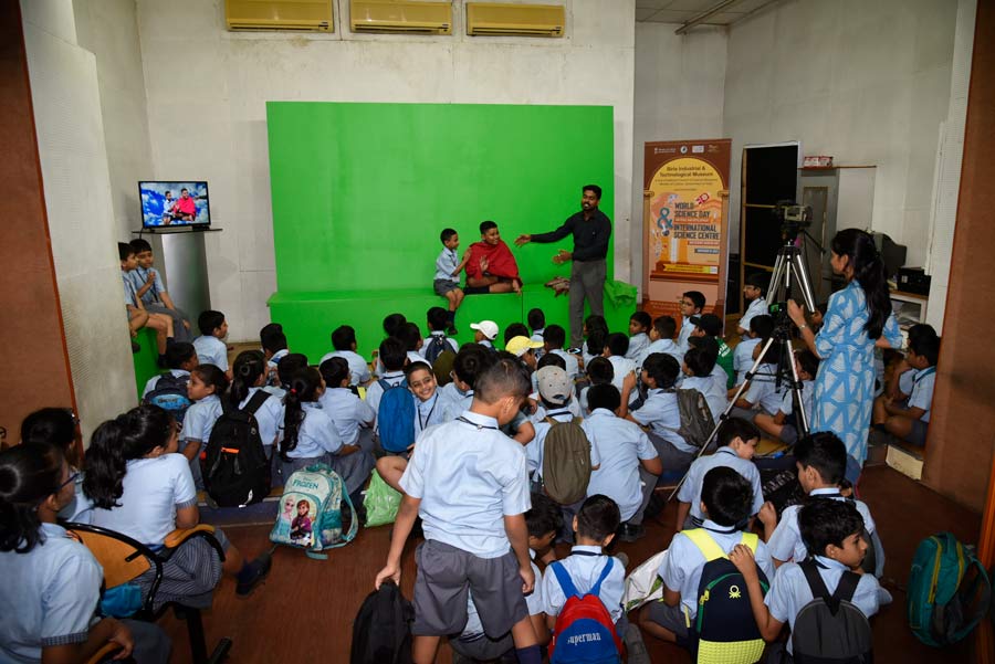 Students from St Augustine's Day School, Kolkata, Calcutta Boys' School, Sonarpur and Shibrampur Junior Basic School, South 24-Parganas were given guided tours to galleries. Science shows and interactive sessions were also held 