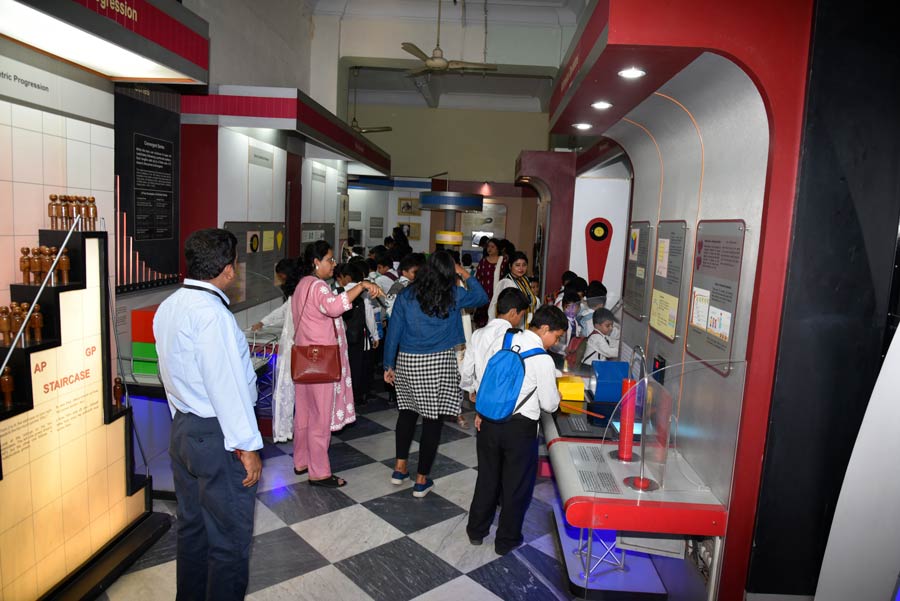 Partnering with the Max Mueller Bhavan, screening of these international films promoted science literacy and facilitated awareness of contemporary scientific, technological and environmental issues