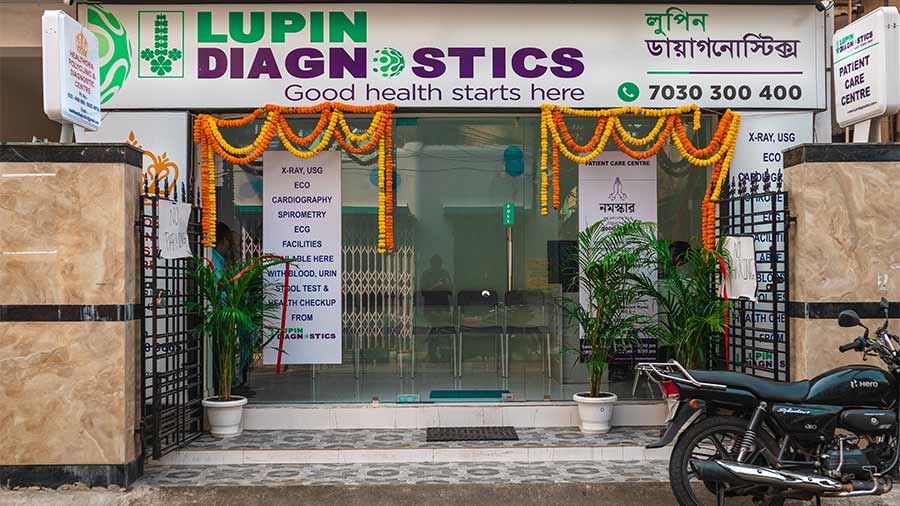 Healthora is located on Rajkrishna Chatterjee Road in Kasba and has a franchise-based arrangement with Lupin Diagnostics