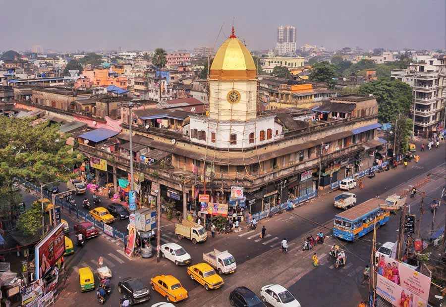 The age-old Maniktala clock tower sports a renovated look. The famous clock, atop Maniktala Market at the four-point crossing, is one of the oldest clock towers in north Kolkata and a famous landmark  