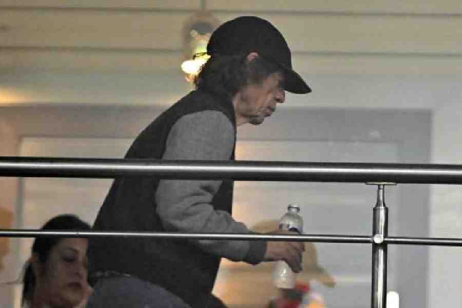 Dressed in a printed shirt, grey pants, a dual-coloured jacket and black cap, Jagger was seen seated in the box and was often spotted walking with a chilled bottle of water