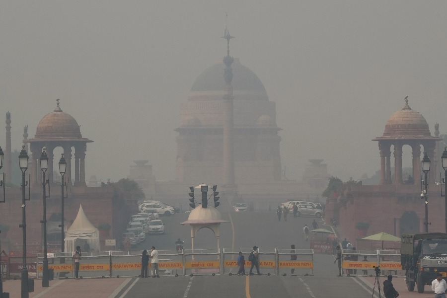 New Delhi Air Pollution | Delhi Records Jump In Pollution Levels, Smoky ...