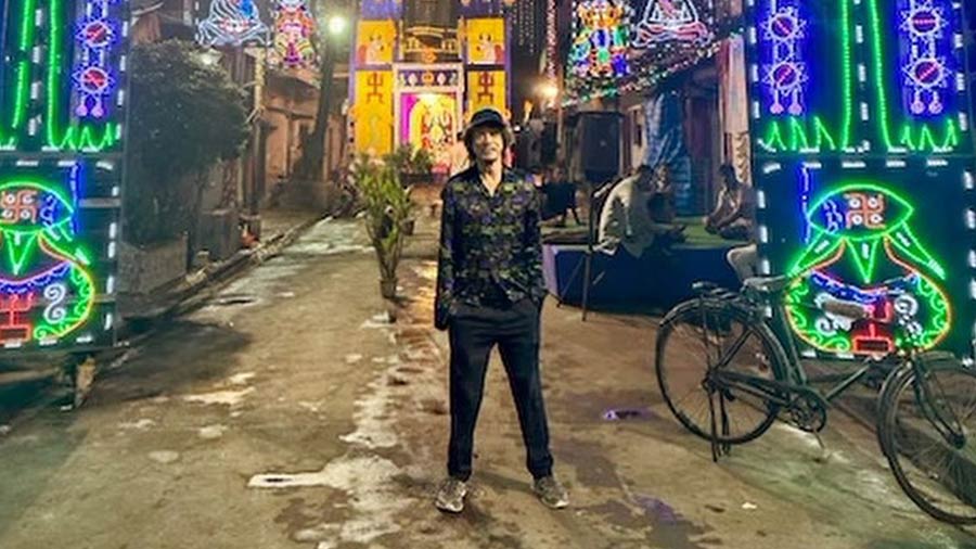 Mick Jagger goes around Kolkata streets on Kali Puja and Diwali night