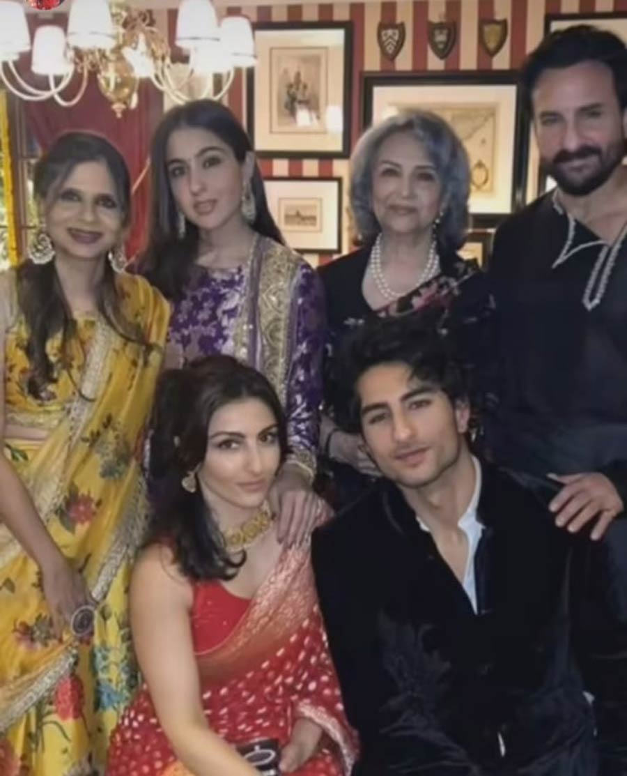 Sharmila Tagore’s daughter, Saba Pataudi, shared group pictures with the entire family including Saif Ali Khan, Ibrahim Ali Khan, Soha Ali Khan and Sara Ali Khan.